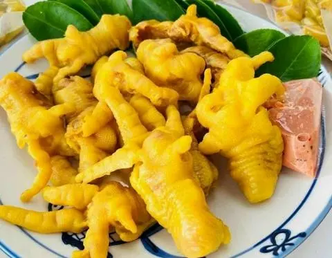 Hình ảnh Chân gà ủ muối rút xương - 1 phần