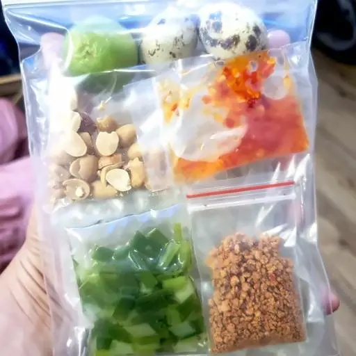 Hình ảnh Bánh tráng muối tôm chà bông mỡ hành