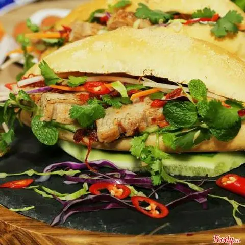 Hình ảnh Bánh Mì Nem Nướng Sốt Cay Nhỏ