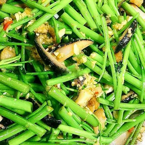 Hình ảnh Ốc giác xào rau muống