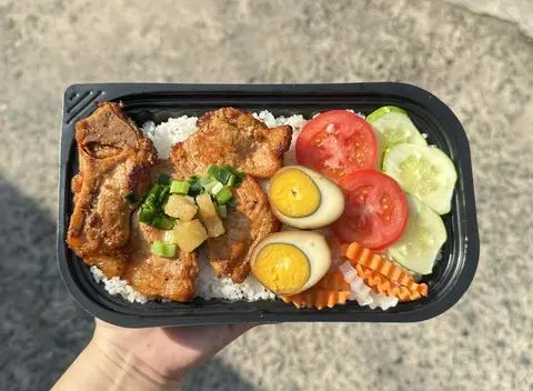 Hình ảnh Cơm sườn trứng khìa