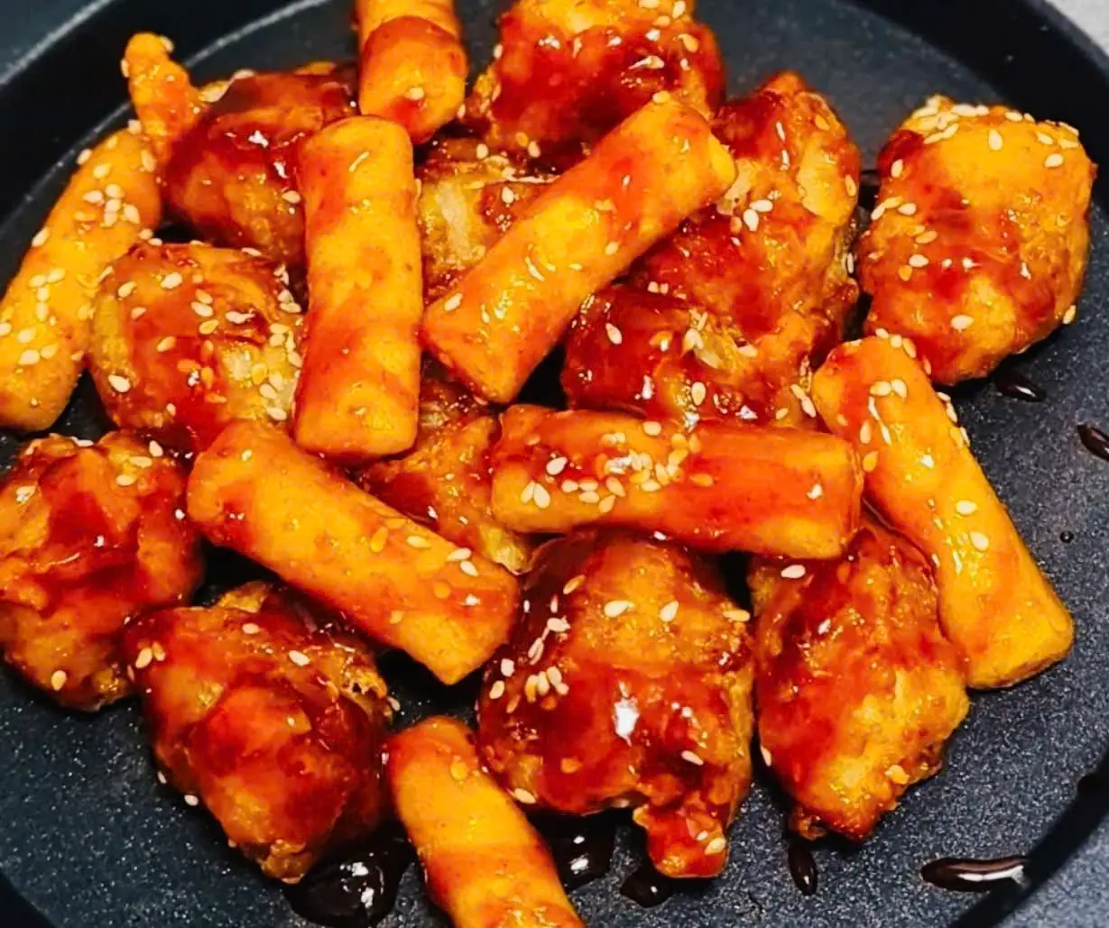 Hình ảnh Tokbokki+Gà viên Sốt Cay HQ Phần Lớn+Tặng kèm ly coca