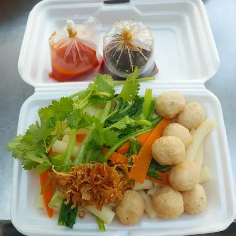 Hình ảnh nui xào cá viên +trứng