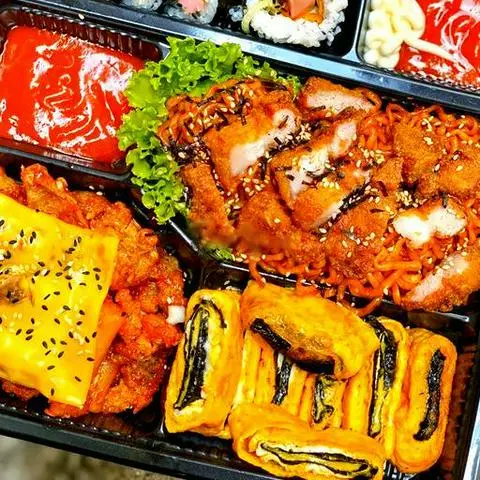 Hình ảnh Set 23 - mì cay ba rọi heo chiên - trứng cuộn rong biển - gà chua ngọt phô mai