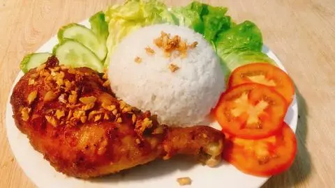Hình ảnh Cơm gà sốt sa tế