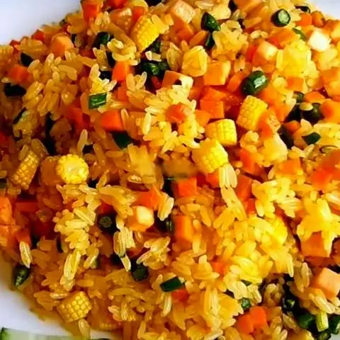 Hình ảnh Cơm chiên Dương Châu chay