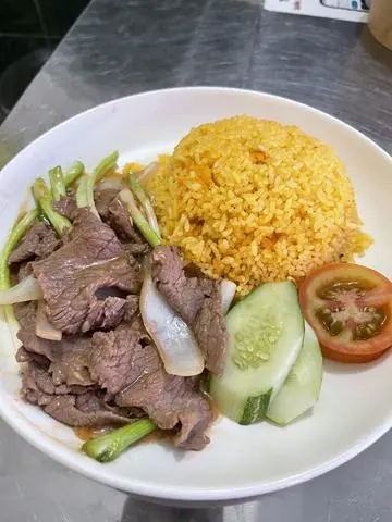 Hình ảnh Cơm bò xào củ hành
