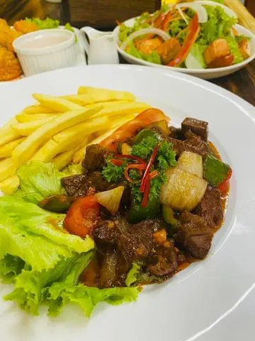 Hình ảnh Bò lúc lắc khoai Tây chiên