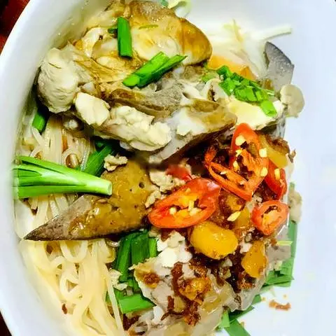 Hình ảnh Hủ tiếu hoành thánh khô thập cẩm