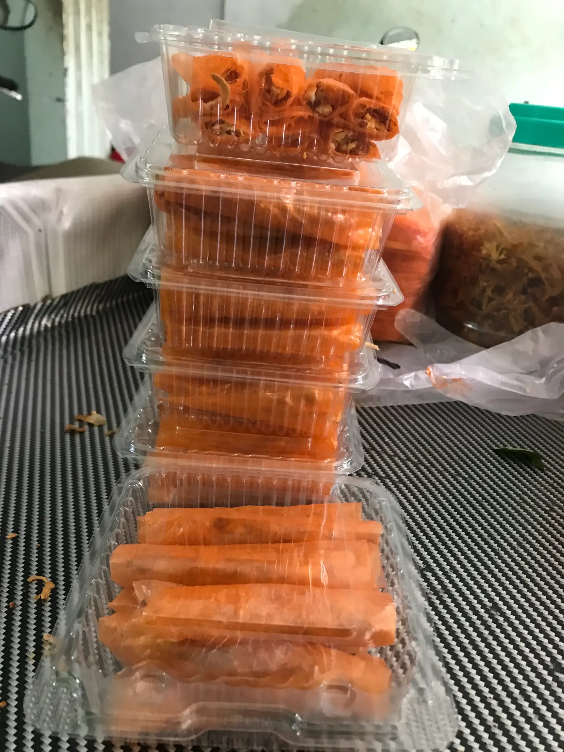 Hình ảnh Bánh tráng cuốn sa tế hành phi muối nhuyễn