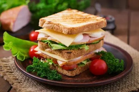 Hình ảnh Sandwich 2 Trứng Sốt Mayo + Nước Tự Chọn