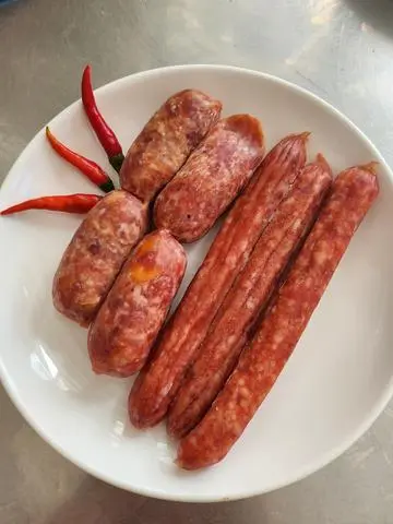 Hình ảnh Cơm Lạp Xưởng Chiên Hoa Lan