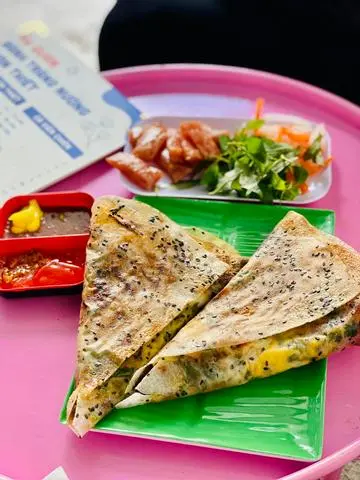 Hình ảnh Combo Bestseller ( 2 bánh nướng, 1 cuộn ruốc, 1 snack)