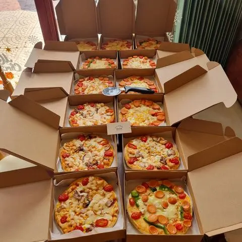 Hình ảnh Pizza xúc xích nướng sẵn