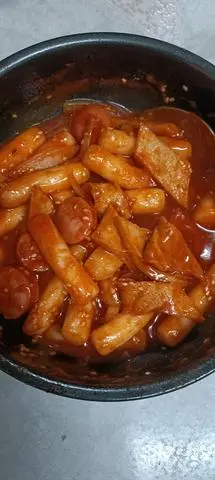Hình ảnh Bánh Gạo Sốt Cay Hàn Quốc 