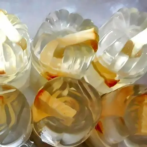 Hình ảnh Rau câu dừa nhân flan nhỏ