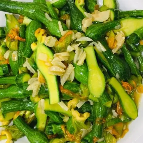 Hình ảnh NỤ BÍ XÀO TỎI