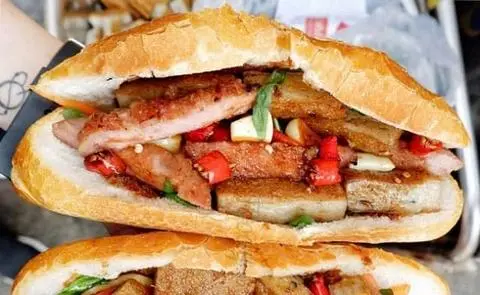 Hình ảnh Bánh mì chả cá - cà phê
