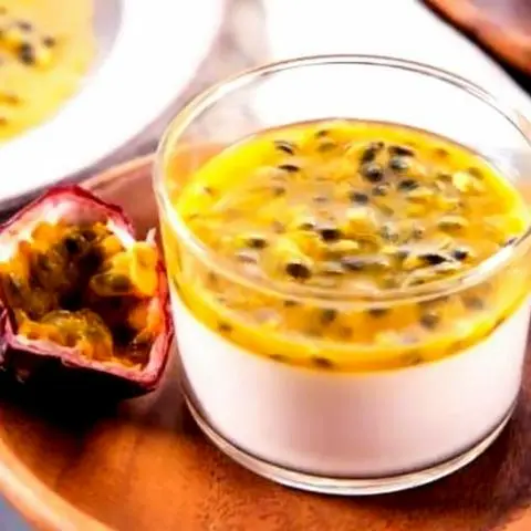 Hình ảnh Panna cotta Ý mát lạnh vị chanh dây