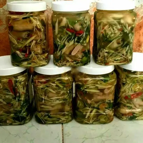Hình ảnh Combo phần chân gà sả tắc nhỏ có xương - Kèm trà đào ly nhỏ 500ml