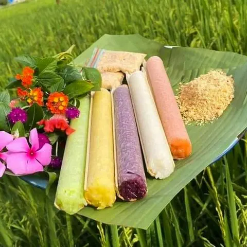 Hình ảnh 1 ống cơm làm tây bắc (nướng)
