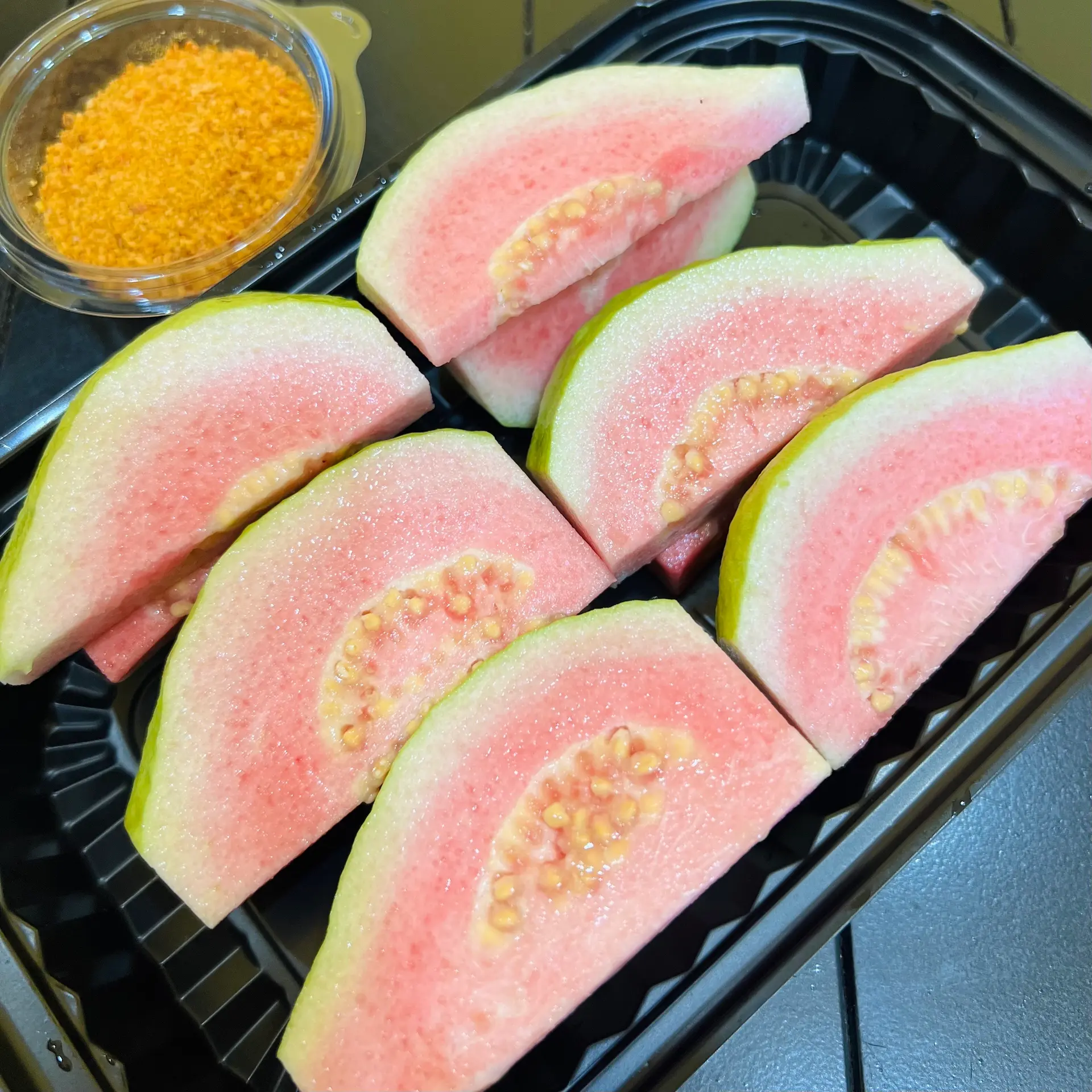 Hình ảnh Ổi (kèm muối chấm)
