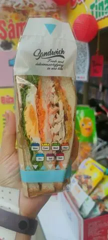 Hình ảnh Sandwich ức gà xé - trứng - chà bông