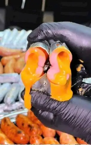 Hình ảnh xúc xích giấy bạc nhân phô mai 