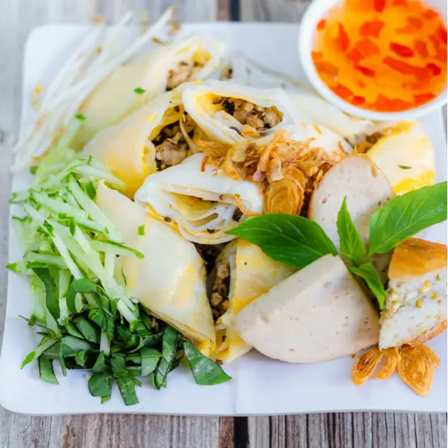 Hình ảnh Bánh cuốn trứng nhân thịt có chả