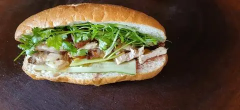 Hình ảnh Bánh mì heo quay
