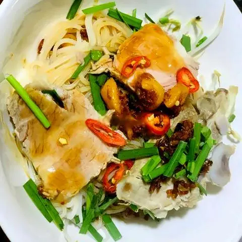 Hình ảnh Hủ tiếu hoành thánh khô xương thịt
