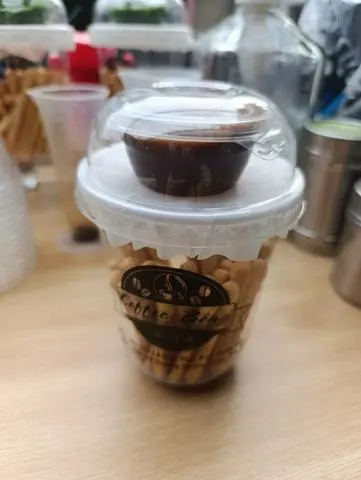 Hình ảnh Bánh que chấm kem Cafe