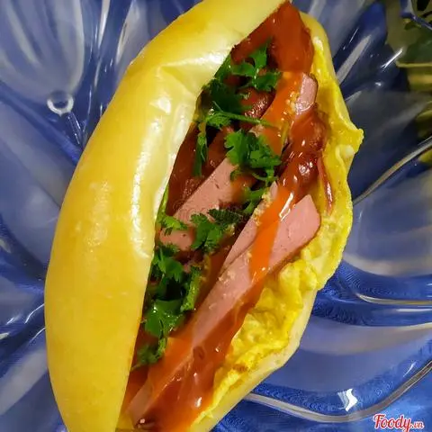 Hình ảnh Bánh Mỳ Trứng Xúc Xích