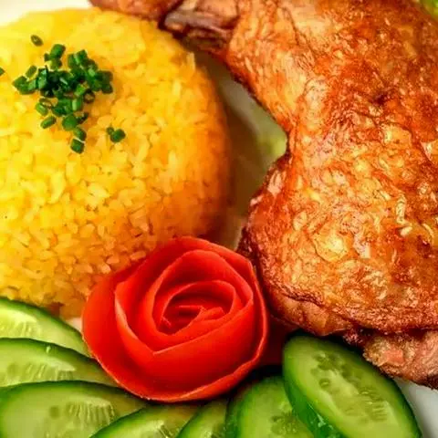 Hình ảnh Cơm chiên đùi gà xối mỡ
