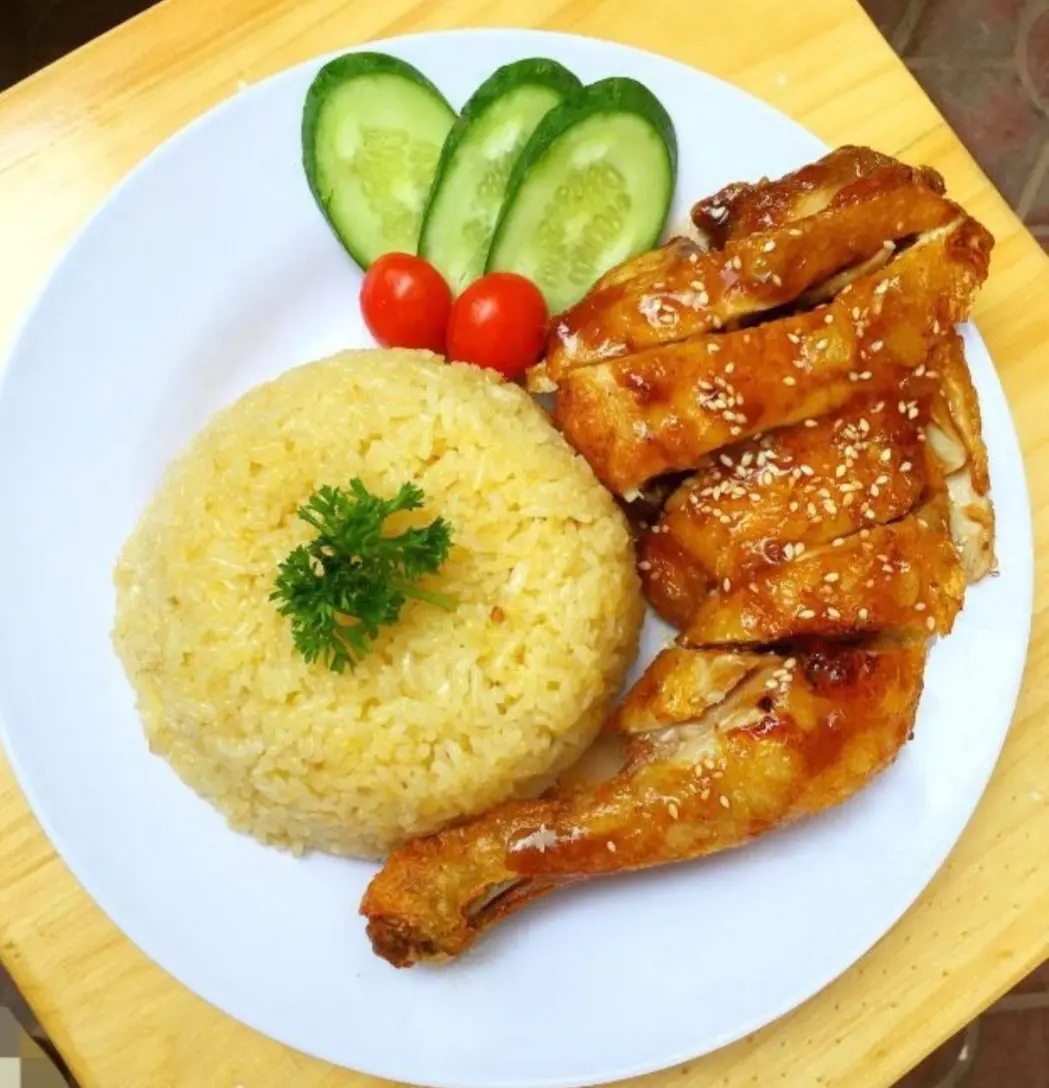 Hình ảnh Cơm Gà Chiên Mắm Tỏi ( Sz Trung )