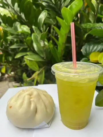Hình ảnh Combo Bánh bao Xá xíu Trứng Muối Trứng Cút 200gr + Nước mía 500ml