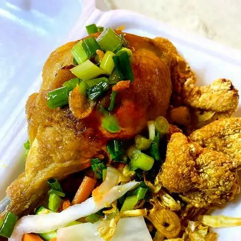 Hình ảnh Xôi đùi gà - da gà chiên giòn