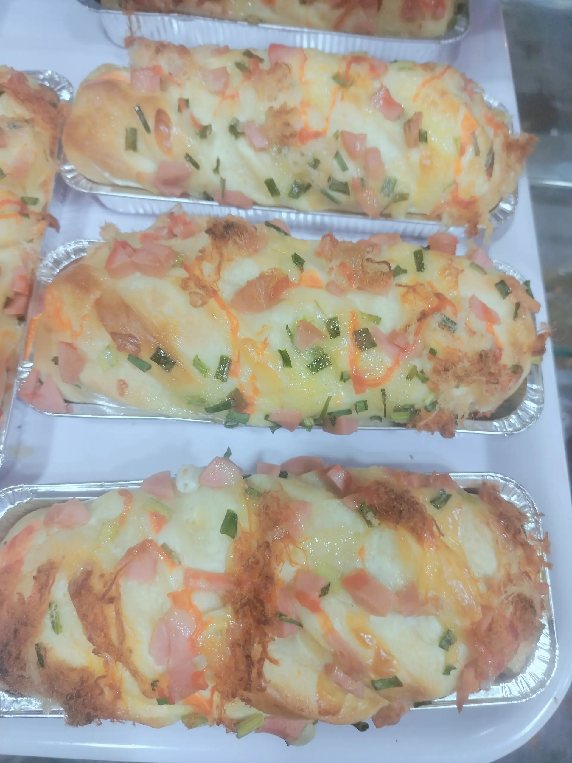 Hình ảnh Bánh mì ngọt xúc xích