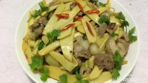 Hình ảnh Cơm Thịt Ba Chỉ xào măng tươi