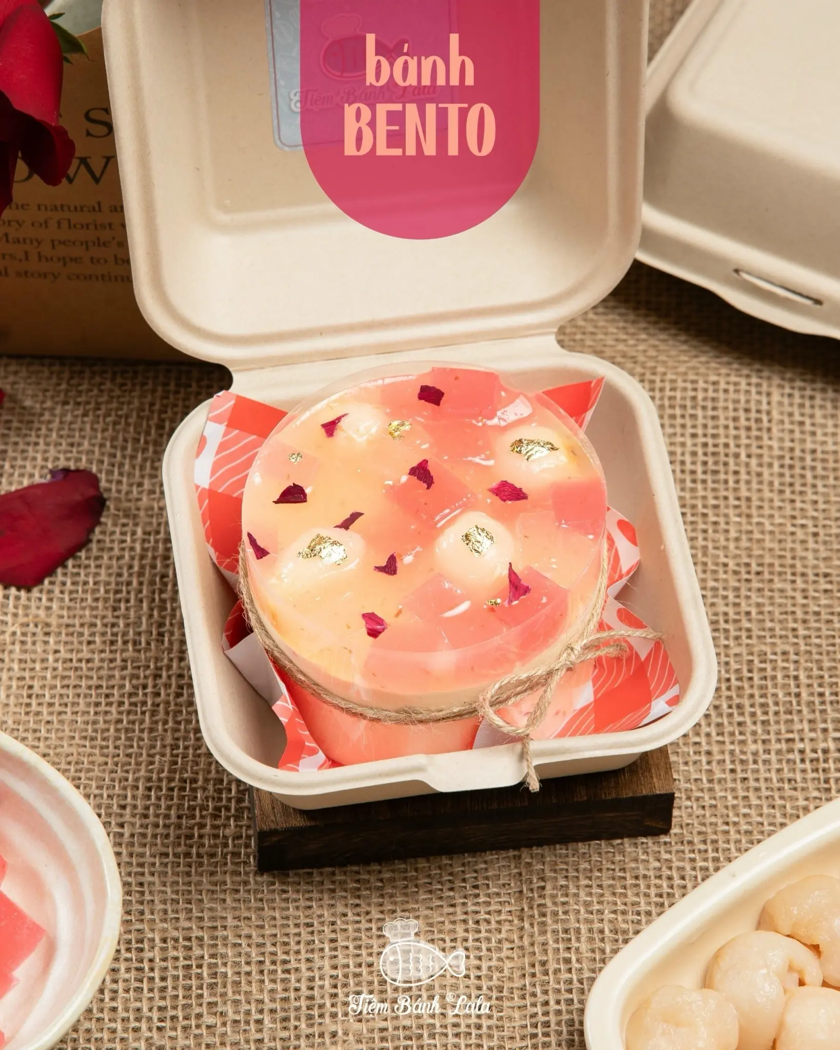 Hình ảnh Bánh Mousse Vải Hoa Hồng 10cm (hộp bã mía)