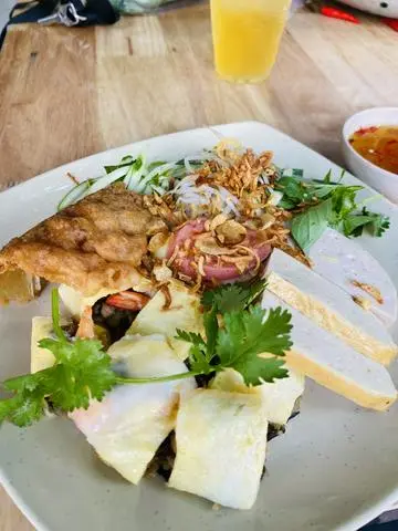 Hình ảnh Bánh cuốn trứng tôm thịt