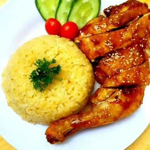 Hình ảnh Cơm Chiên Đùi gà chiên nước mắm