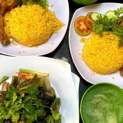 Hình ảnh Combo 2 Người Cơm Đùi Gà Góc Tư + Bao Tử Xào Cải Chua +canh rong bien thit bam