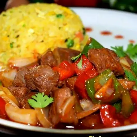 Hình ảnh 2 Cơm Bò Lúc Lắc + 2 Trứng Ốp La±canh.rong bien thit bam