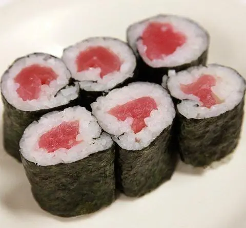 Hình ảnh Sushi Maki Cá Ngừ 6 Viên