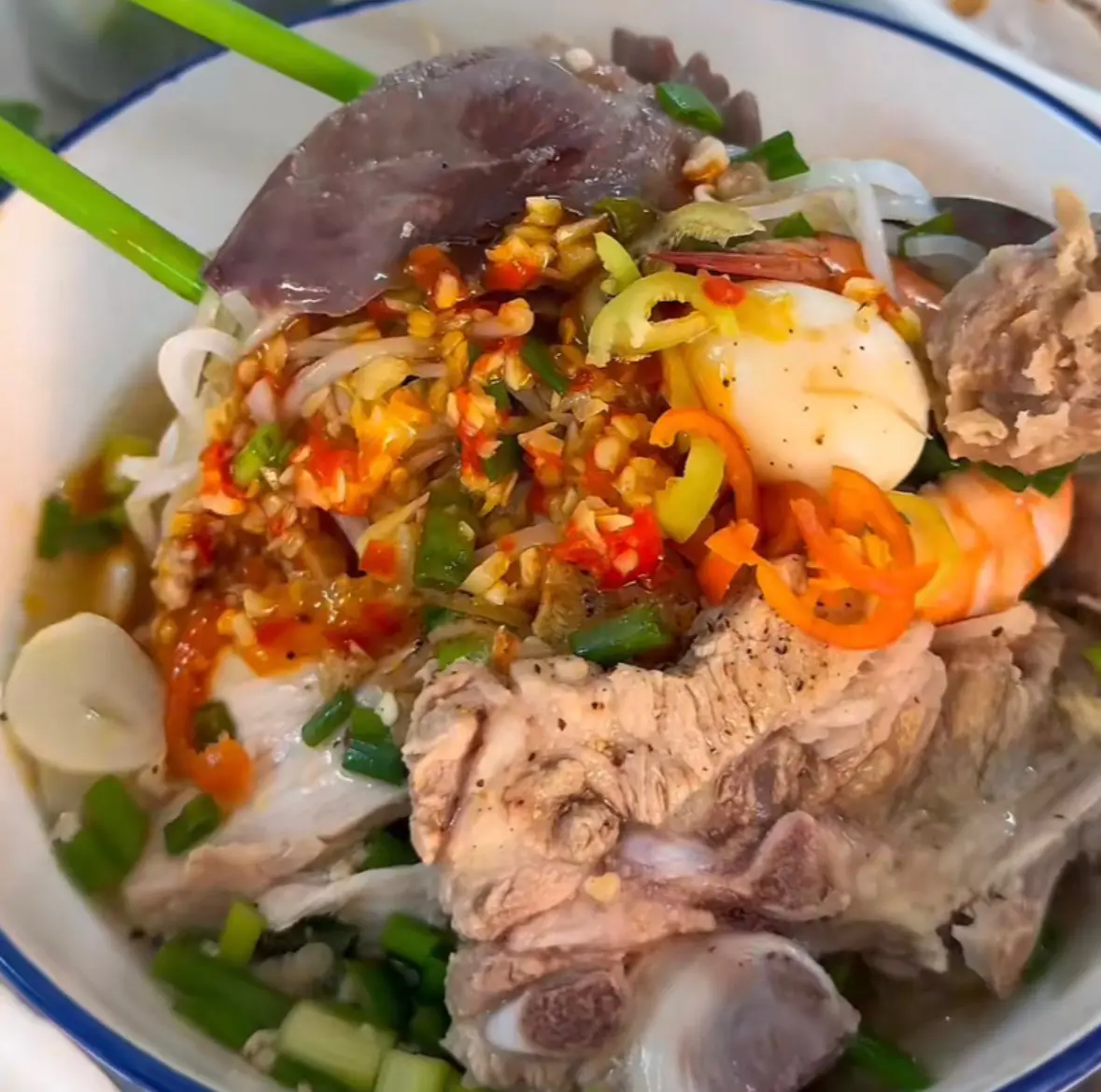 Hình ảnh Hủ tiếu nam vang + Xương(khô) 