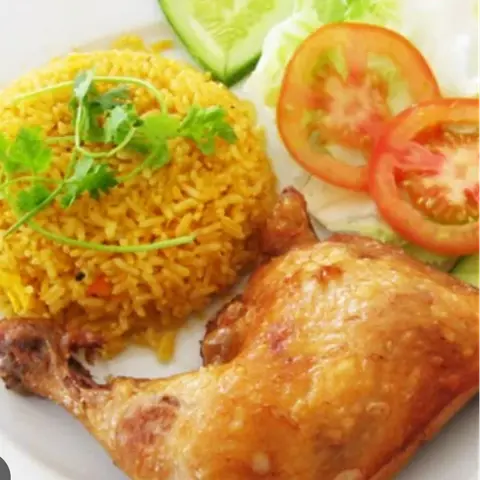 Hình ảnh 2 phần cơm gà đùi