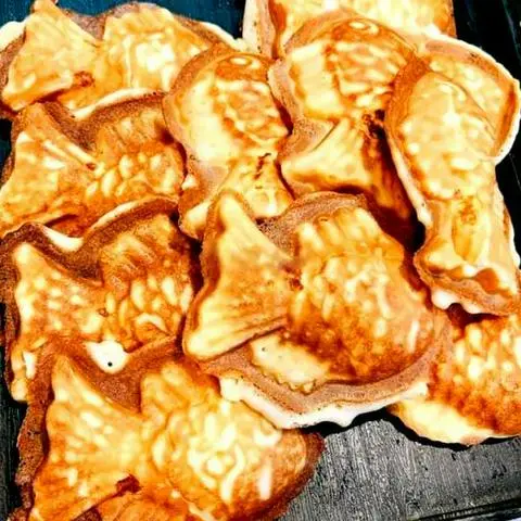 Hình ảnh Bánh cá trứng muối chà bông