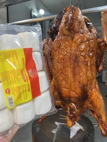 Hình ảnh Combo Nửa Con Vịt Quay+ Bánh Bao Chiên (12 cái)