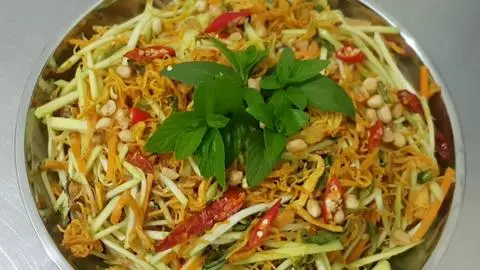 Hình ảnh Gỏi Xoài khô gà 